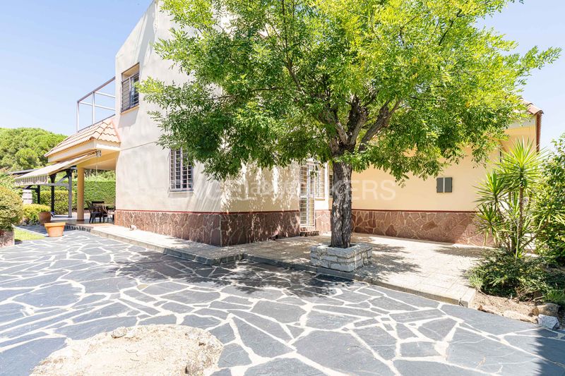 Foto bed386c7-c542-4457-87a1-7c45dbf75694. Casa amb calefacció aparcament piscina a La Canaleja Galapagar