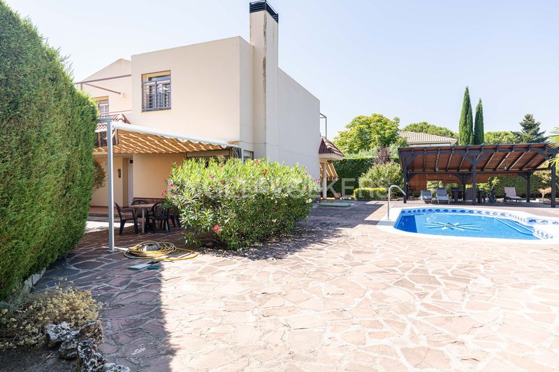 Foto d1560b6b-0550-43a0-b41f-1c510aeb58f4. Casa amb calefacció aparcament piscina a La Canaleja Galapagar