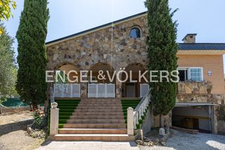 Maison à Parque Coimbra. Magnífico chalet en urbanización parque coímbra