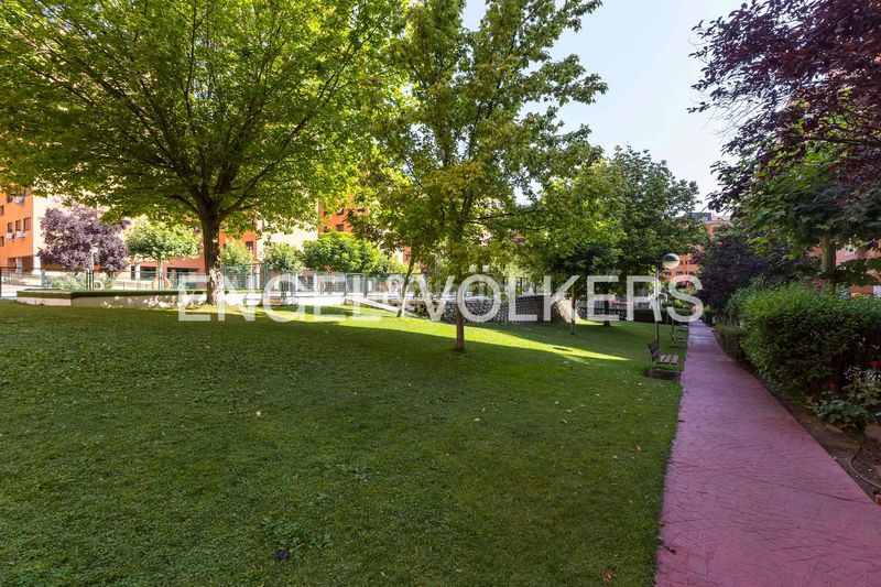 Foto 178b2cf3-b08d-448e-96c0-141e4d8b00cc. Pis amb calefacció aparcament piscina a Valdebernardo-Valderribas Madrid