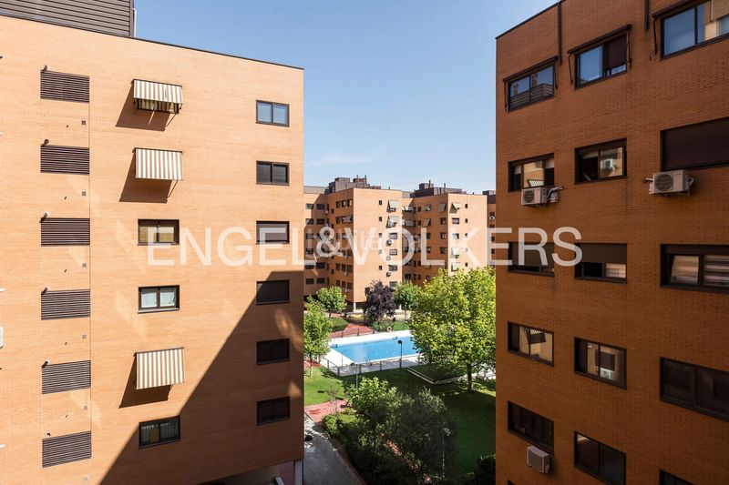 Foto 25235fa7-8a09-4086-afe9-79bf61e160ea. Pis amb calefacció aparcament piscina a Valdebernardo-Valderribas Madrid