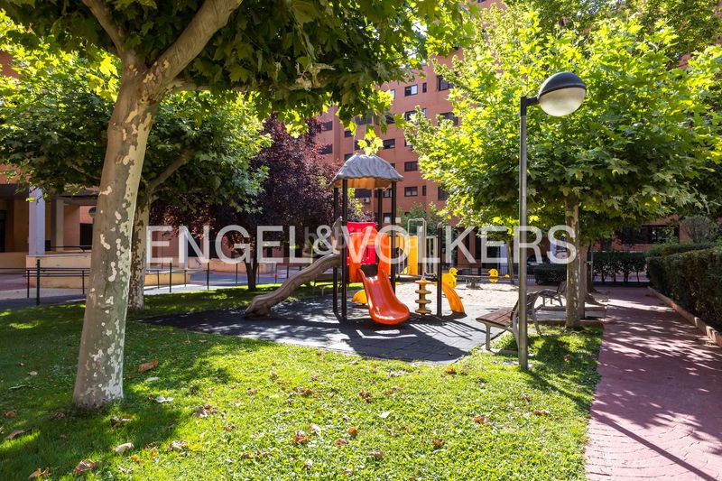 Foto 44b85c0f-7114-4b93-8841-7b1507c652db. Pis amb calefacció aparcament piscina a Valdebernardo-Valderribas Madrid