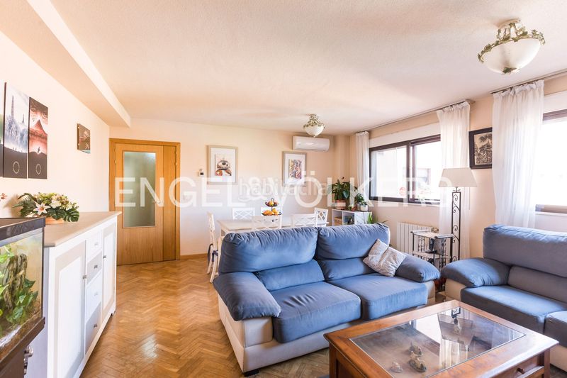 Foto 6a565aae-7be2-4c6f-9354-330dd6c29a47. Pis amb calefacció aparcament piscina a Valdebernardo-Valderribas Madrid
