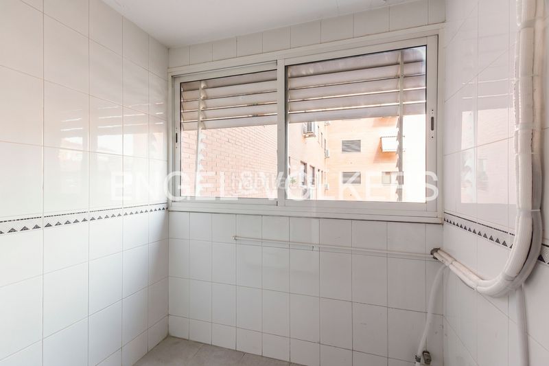 Foto 7c674703-7793-4e77-983c-bbcca8ae73bf. Pis amb calefacció aparcament piscina a Valdebernardo-Valderribas Madrid