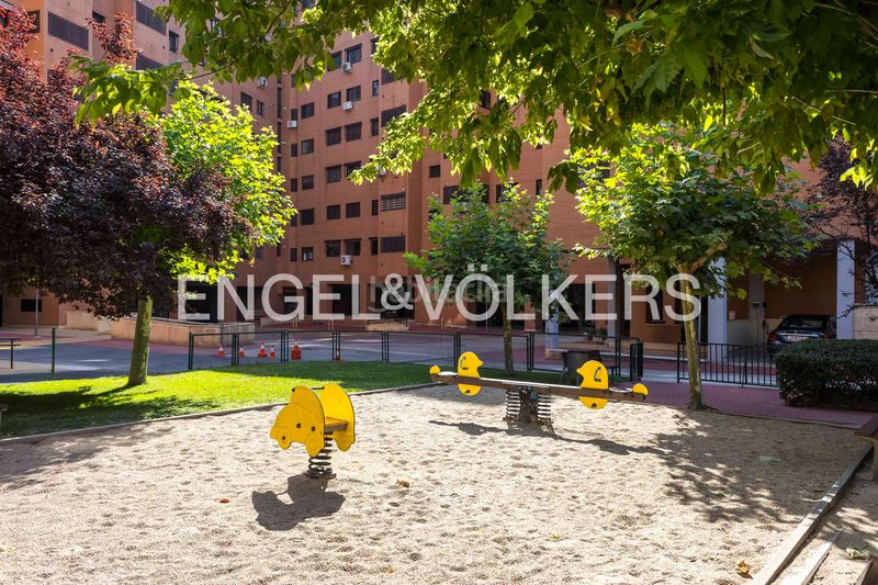 Foto 895302f8-fceb-48c3-813e-4191c6349af6. Pis amb calefacció aparcament piscina a Valdebernardo-Valderribas Madrid
