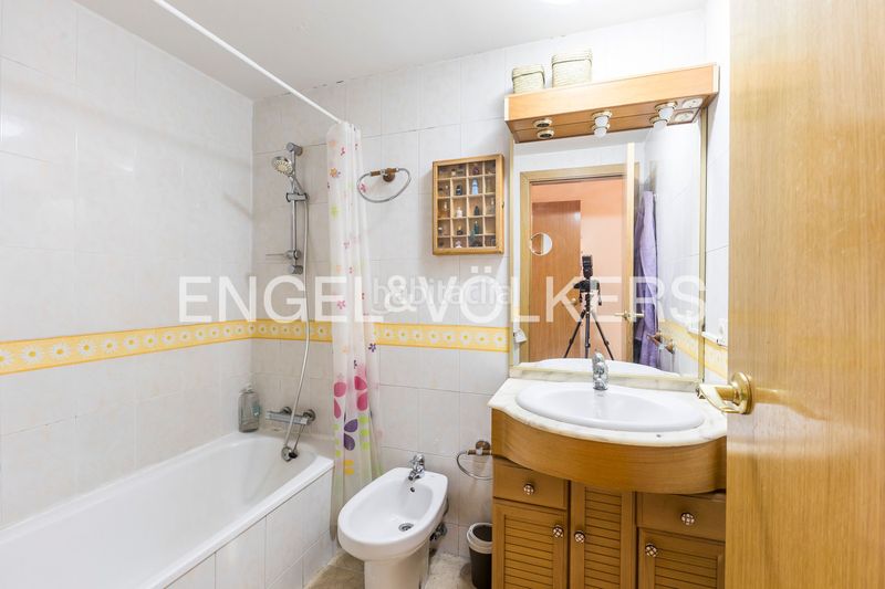 Foto d567d314-ab63-4caa-a5d8-ebe9f5331c4d. Pis amb calefacció aparcament piscina a Valdebernardo-Valderribas Madrid
