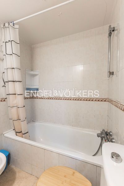 Foto f311e9df-d2dc-4b13-92ac-94dd2f9c6d98. Pis amb calefacció aparcament piscina a Valdebernardo-Valderribas Madrid