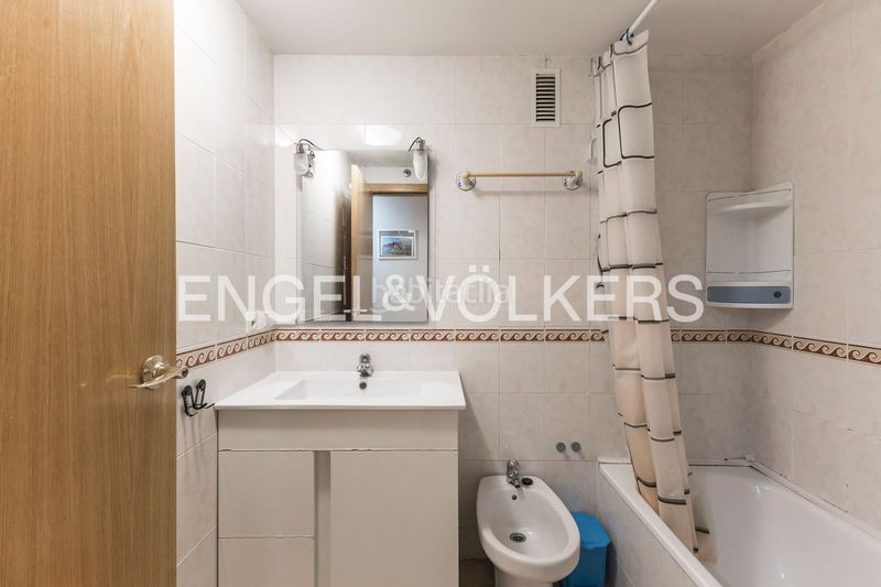 Foto ff08f558-7276-4a39-9fa6-471037545984. Pis amb calefacció aparcament piscina a Valdebernardo-Valderribas Madrid