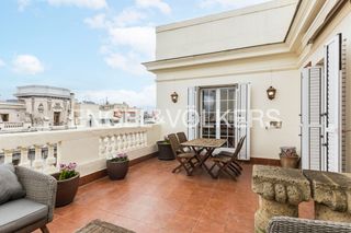 Affitto Attico  José abascal. Elegancia y luz en almagro ático clásico con terraza y vistas de