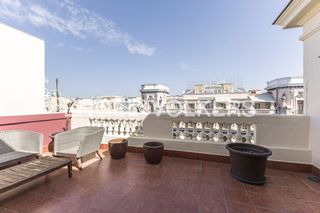 Lloguer Àtic  José abascal. Elegancia y luz en almagro ático clásico con terraza y vistas de