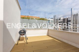 Location Attique à Cuatro Caminos - Azca. Áticoduplex en urbanización con piscina