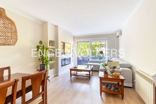 Appartement à Sector B. Maravilloso y luminoso piso con terraza en sector b