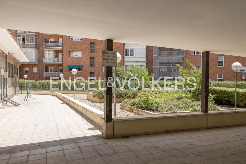 Foto 0a8c198c-23f3-4cc0-b2e8-c456794bfb42. Pis amb calefacció aparcament a El Viso Madrid