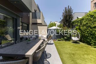 Casa a schiera in Tempranales. Exclusivo adosado con jardín en tempranales