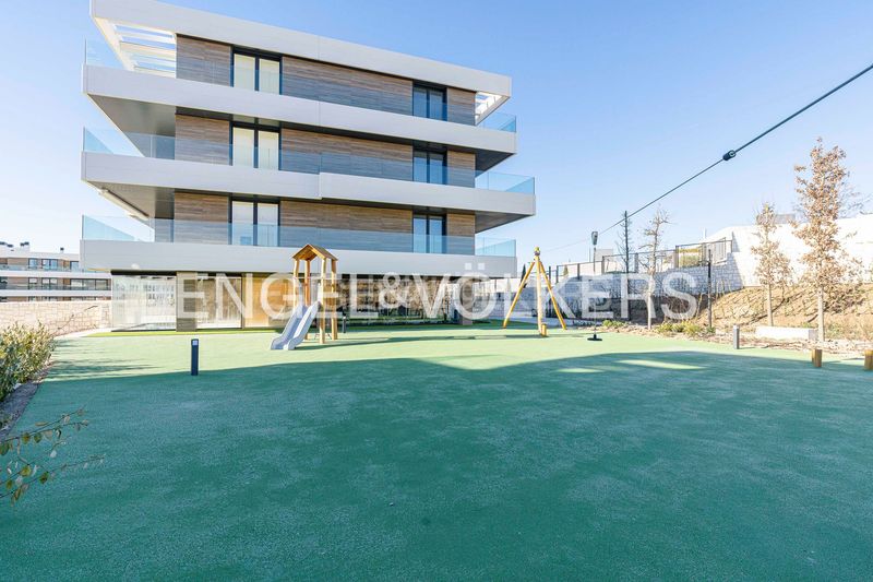 Foto a98ed921-734b-4344-9cb2-e19555c2d109. Pis amb calefacció aparcament piscina a urbanización La Moraleja La Moraleja