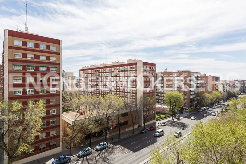 Foto 3b43d4a5-b6fb-40d4-8b20-80ecc5199b94. Casa amb calefacció a Niño Jesús Madrid