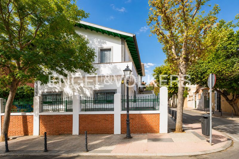 Foto 517ebfd4-8e4b-4278-bffd-96897aedff7f. Casa amb calefacció a Niño Jesús Madrid
