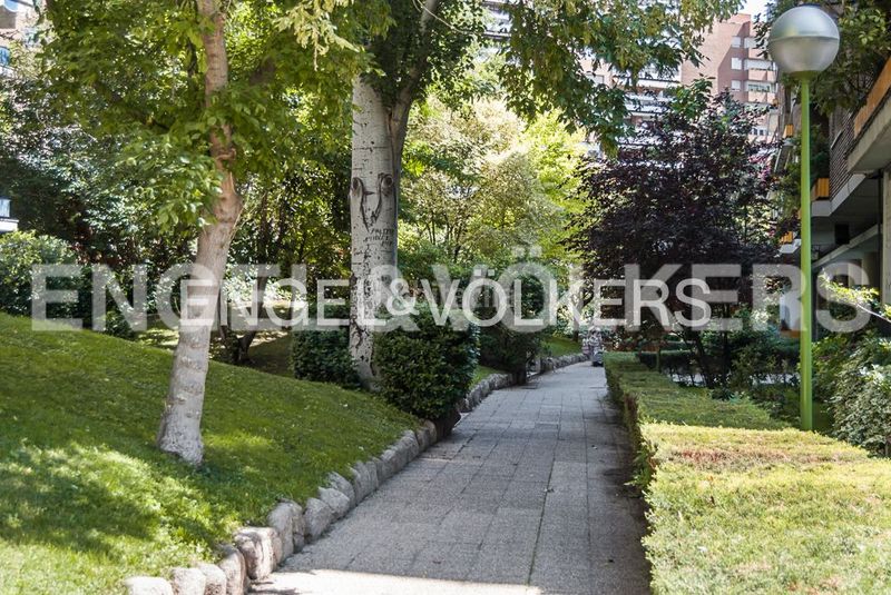 Foto 58c51fb4-f3fd-4ee4-ac3b-d07ad542e45a. Casa amb calefacció a Niño Jesús Madrid