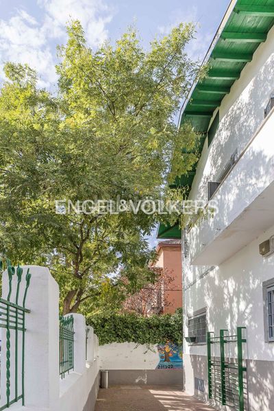 Foto 8dd38865-60ce-4216-94c7-b0df1adb0a3f. Casa amb calefacció a Niño Jesús Madrid