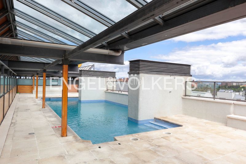 Foto c86a855d-e5d6-41ef-ac85-7a056bff95c5. Lloguer dúplex amb calefacció aparcament piscina a Madrid