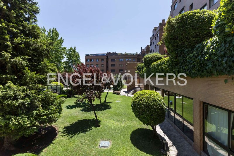 Foto 09a8d292-206c-4cd6-9be5-87e36b722a7b. Pis amb calefacció aparcament piscina a Conde Orgaz - Piovera Madrid