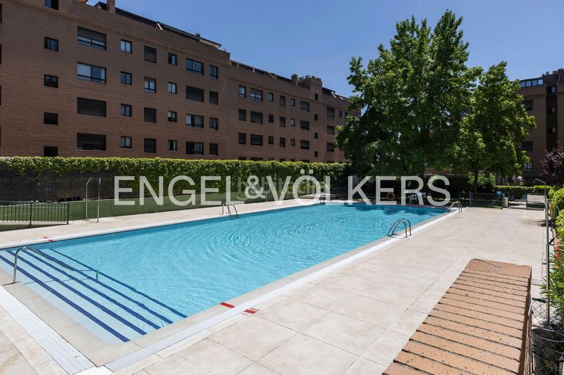 Foto 970b601a-789f-46a4-8c8e-d266b1cf1ce9. Pis amb calefacció aparcament piscina a Conde Orgaz - Piovera Madrid