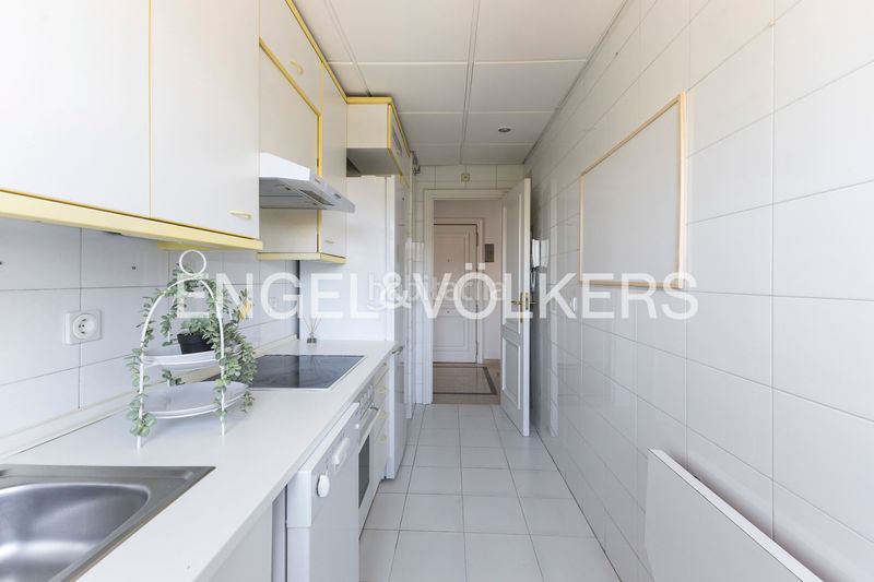 Foto b9035638-ee81-47f7-a275-68fc3713d359. Pis amb calefacció aparcament piscina a Conde Orgaz - Piovera Madrid