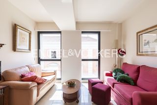Lloguer Pis  Calle de prim. Apartamento exterior y amueblado en finca con portero en justici