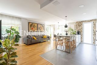 Etagenwohnung in Corralejos-Campo de las Naciones. Exclusiva vivienda de diseño totalmente reformada