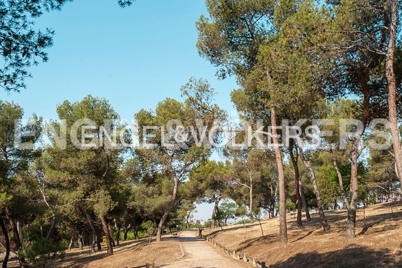 Foto fbbc40da-aa06-449a-ad2c-792e8ca42e05. Pis amb calefacció aparcament a Valdeacederas Madrid