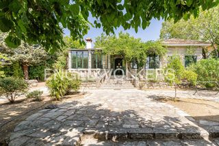 Casa a Hoyo de Manzanares. Exclusiva casa de piedra en una sola planta
