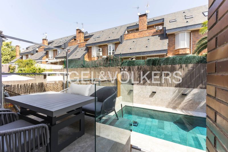 Foto 50f306a3-1aba-4d0b-8eb3-4710b85ff136. Casa adossada amb calefacció aparcament piscina a Madrid