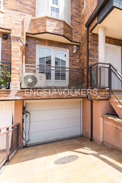 Foto 7235465c-fb56-4752-bd34-aa45807c3c77. Casa adossada amb calefacció aparcament piscina a Madrid