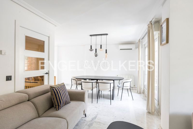 Foto f9709481-5912-47f0-a336-9d8bb0377c83. Casa adossada amb calefacció aparcament piscina a Madrid