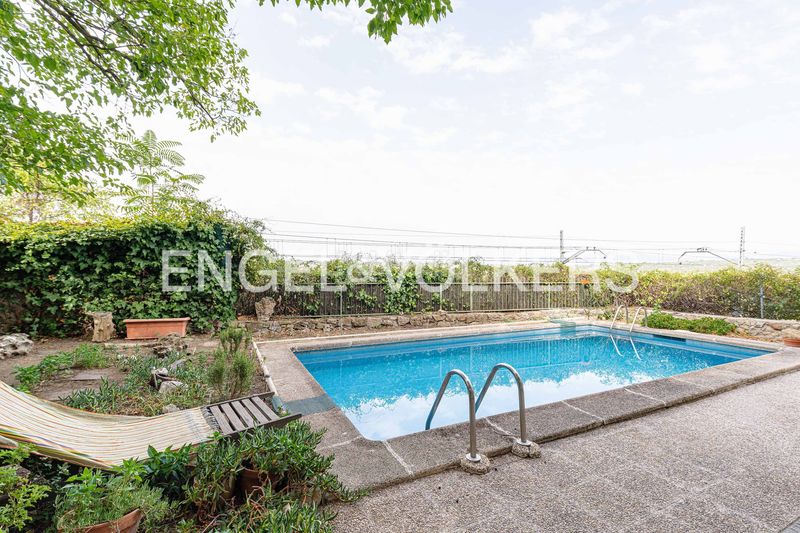 Foto 2aa9b350-f127-4647-9ff2-c8ef7f3a16cb. Casa amb calefacció aparcament piscina a Parquelagos-Puente Nuevo Galapagar