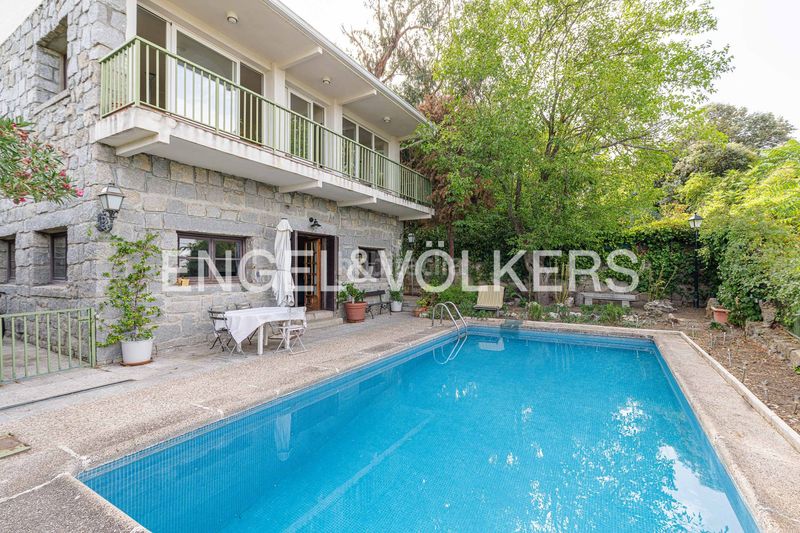 Foto 6ab7a27a-2a71-4512-b629-453fa0eff842. Casa amb calefacció aparcament piscina a Parquelagos-Puente Nuevo Galapagar