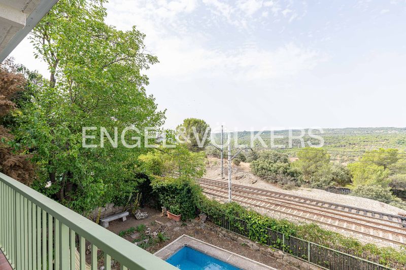 Foto 6b97719b-354d-48c8-bd95-7ff7e399d767. Casa amb calefacció aparcament piscina a Parquelagos-Puente Nuevo Galapagar