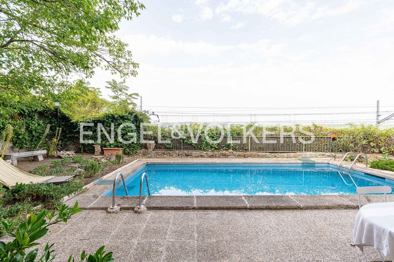 Foto edc14e3c-d099-4ba7-a1ce-feab480472f8. Casa amb calefacció aparcament piscina a Parquelagos-Puente Nuevo Galapagar