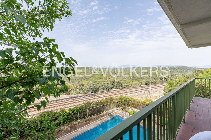 Foto f8351aee-b1aa-4c00-aef1-93f881158cef. Casa amb calefacció aparcament piscina a Parquelagos-Puente Nuevo Galapagar