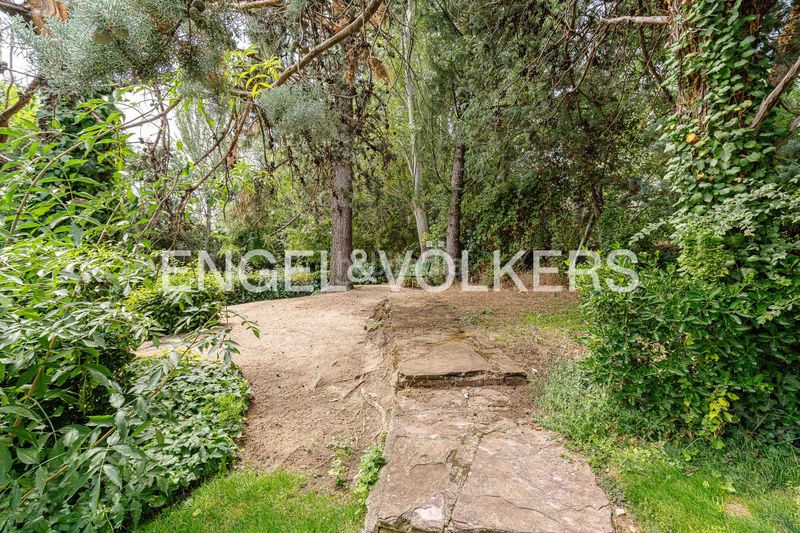 Foto 0ca29428-523d-4bbd-8ea5-7194192e1392. Pis amb calefacció aparcament piscina a Jardín de los Reyes-Parque Real Escorial (El)