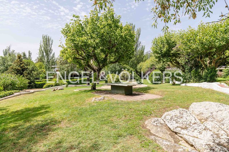 Foto 58438ab6-ae9a-4db7-a151-4ec5ef2b8880. Pis amb calefacció aparcament piscina a Jardín de los Reyes-Parque Real Escorial (El)
