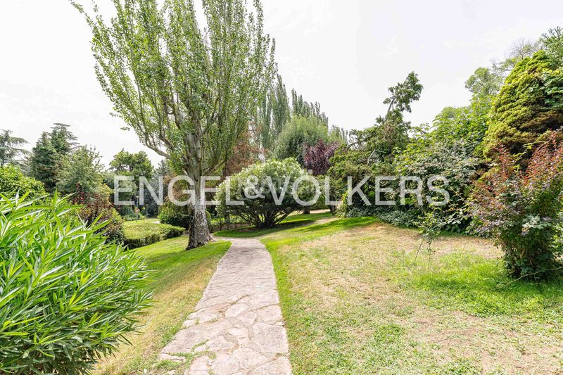 Foto 83f7a10a-c6b3-473e-8efc-6ee262f279d8. Pis amb calefacció aparcament piscina a Jardín de los Reyes-Parque Real Escorial (El)