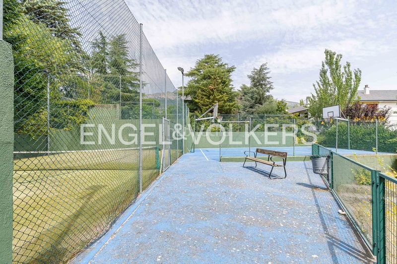 Foto bc994eef-b9bf-4799-bd82-3e5327be3aec. Pis amb calefacció aparcament piscina a Jardín de los Reyes-Parque Real Escorial (El)