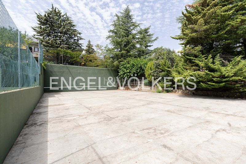 Foto ca412052-88a6-4908-9f91-9d1c09a6b6de. Pis amb calefacció aparcament piscina a Jardín de los Reyes-Parque Real Escorial (El)