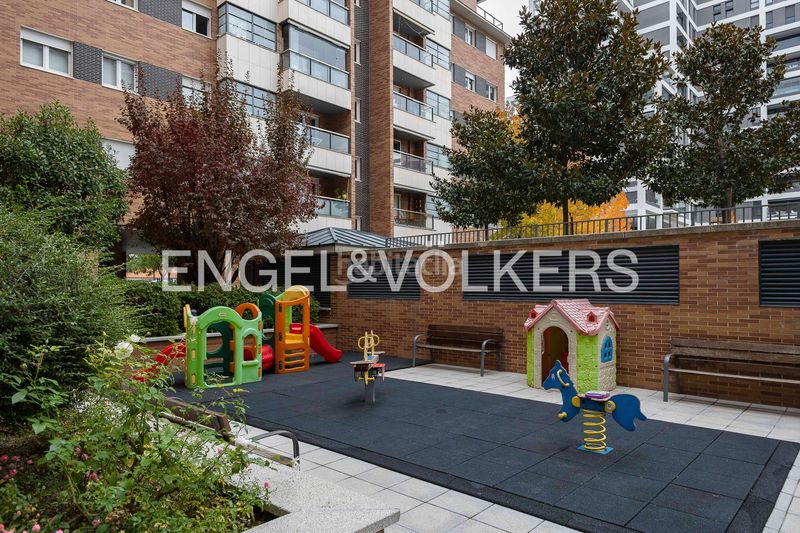 Foto a8c1387a-5125-4c85-beaa-f1dbe7faa7c6. Pis amb calefacció aparcament piscina a Valdebebas - Valdefuentes Madrid
