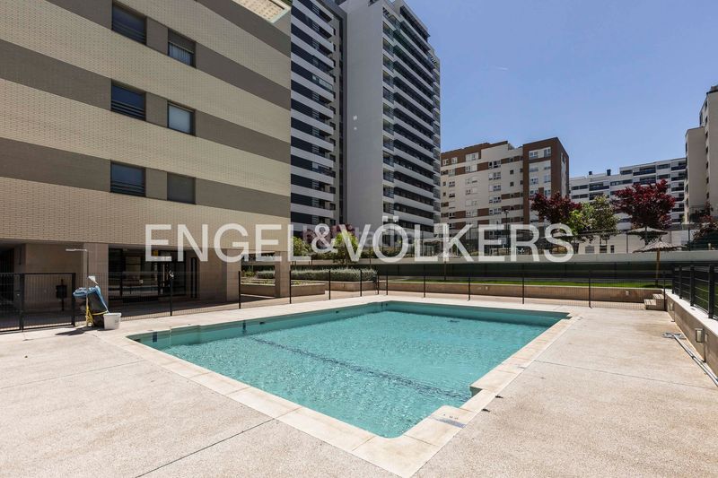 Foto 5720827a-dcaa-4dcf-90d3-8aec05176e3b. Pis amb calefacció aparcament piscina a Valdebebas - Valdefuentes Madrid