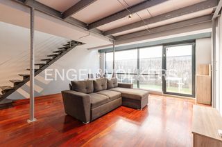 Location Duplex à Virgen del Cortijo-Manoteras. Moderno dúplex loft renovado en manoteras