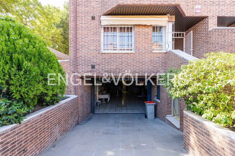 Foto 5aaaef31-2022-4691-a0c3-8852432621f0. Casa adossada amb calefacció aparcament a Salvador Madrid