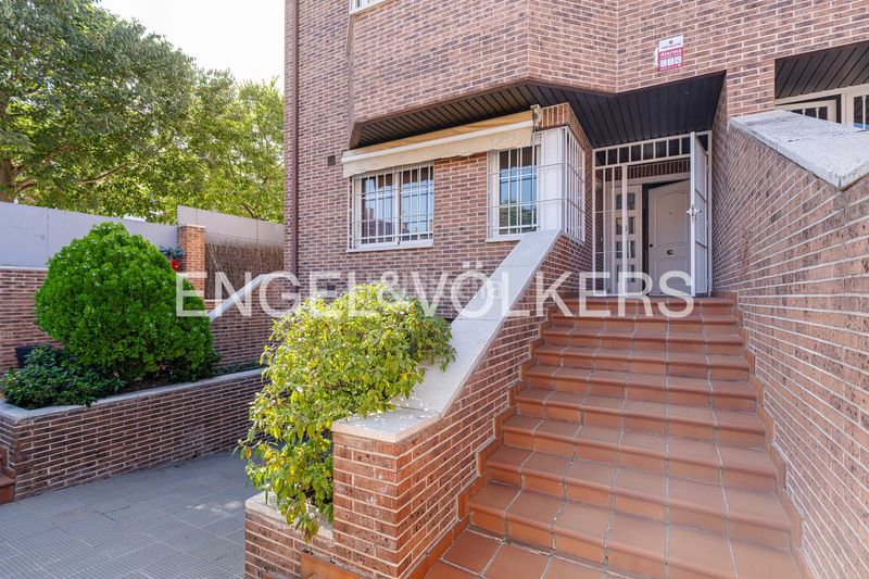 Foto 8ba1e81d-401a-43d5-bfad-47aaf010fff3. Casa adossada amb calefacció aparcament a Salvador Madrid