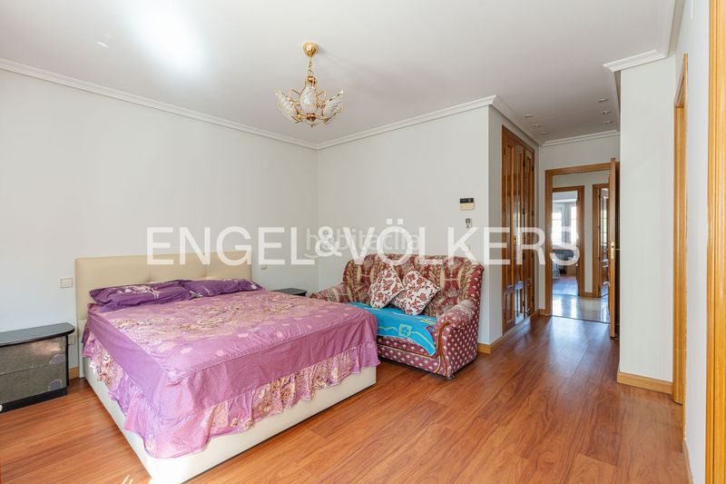 Foto a36738dd-85c6-4fe4-98a8-72dfe888f514. Casa adossada amb calefacció aparcament a Salvador Madrid